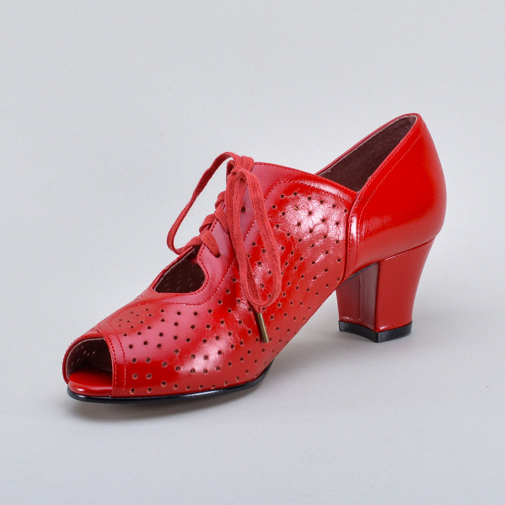 Cherry model shoe, manufactured in red patent leather.