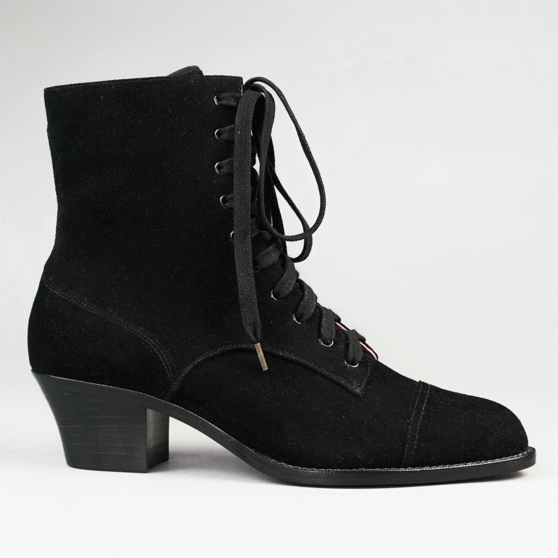 Queen Phyllis Boot in Suede Black Beige