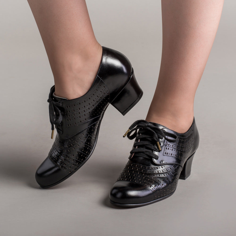 Women's black oxford discount lace up shoes