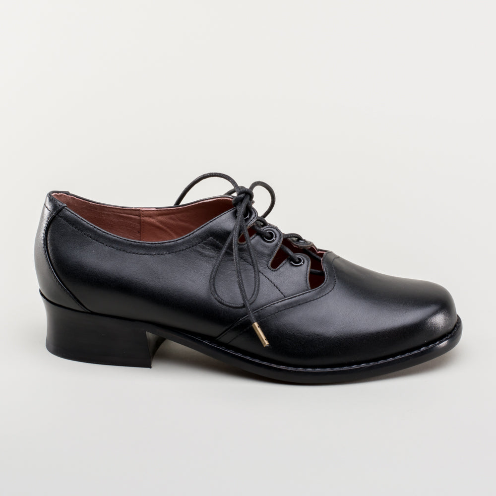 ladies lace up dress shoes Ghillie Vintage Lace-Up Shoes (Black) – American Duchess