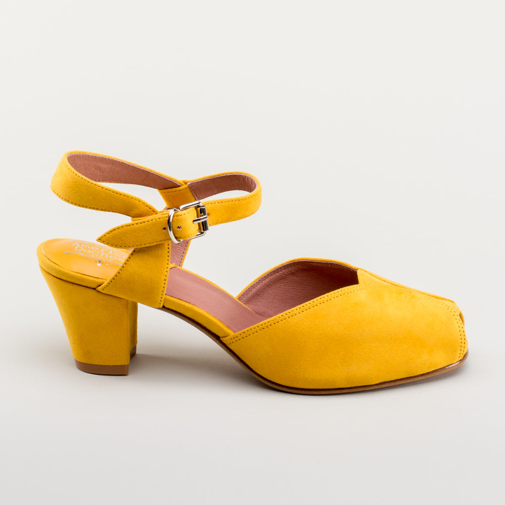 Yellow sandals clarks discount
