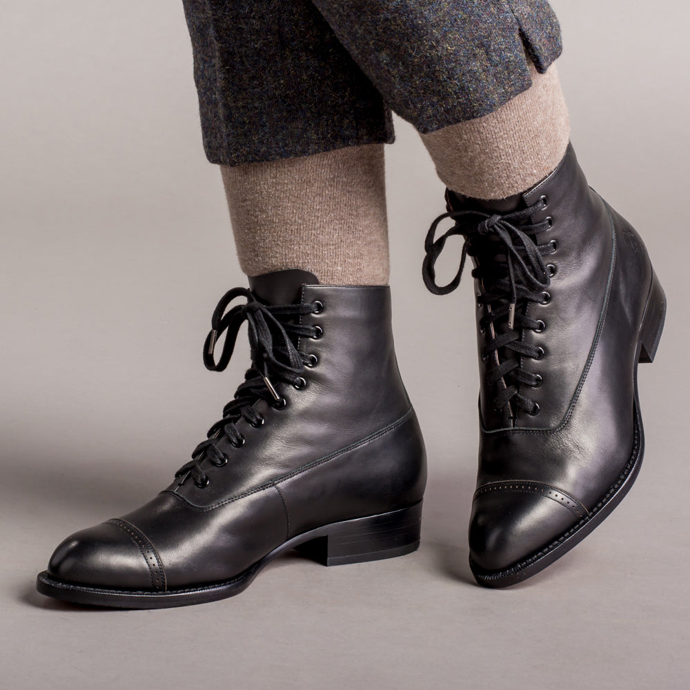 Rainey Women's Vintage Lace-Up Boots (Black) – American Duchess