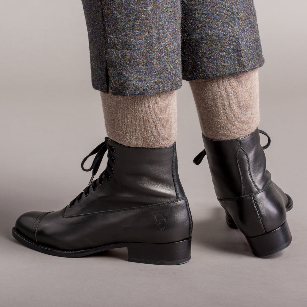 https://www.americanduchess.com/cdn/shop/products/rainey-vintage-boots-dandy-wellington-black-of-3.jpg?v=1671826020