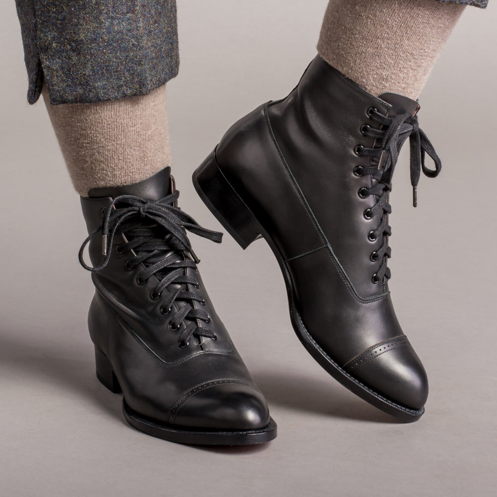 Rainey Vintage Lace-Up Boots (Black)