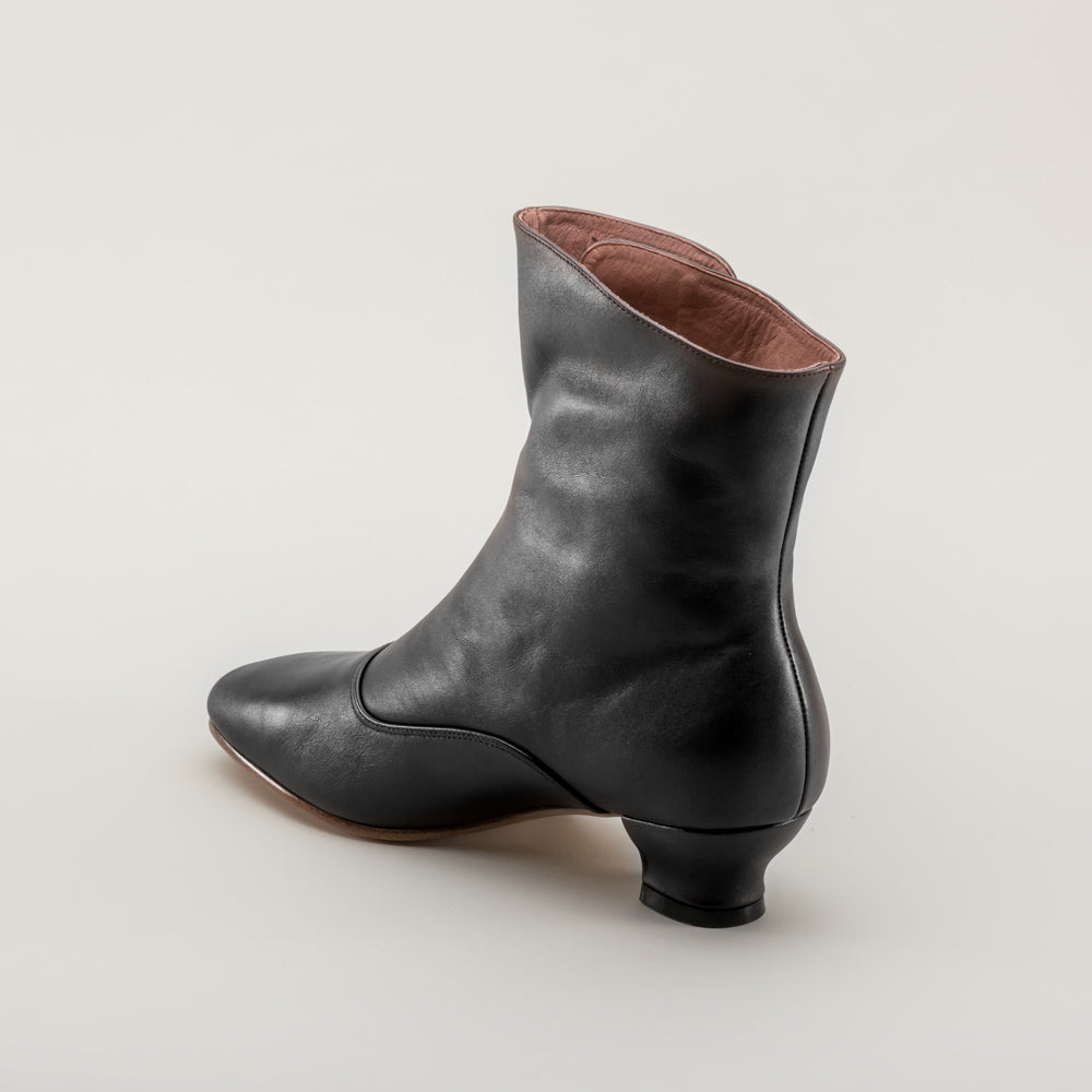 Tavistock Women's Victorian Button Boots (Black) - 12